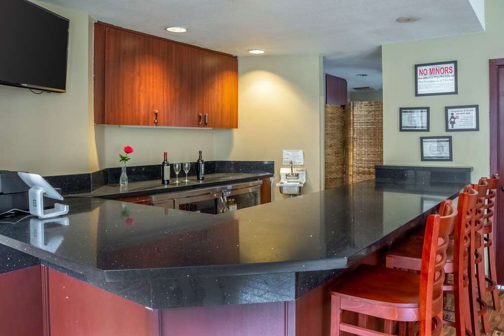 Ponderosa Inn غريشام المطعم الصورة